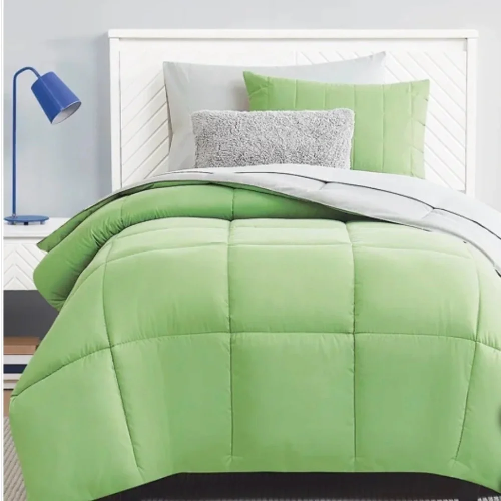 My World NWT Microfiber 6-piece Bedding Set.  Twin XL